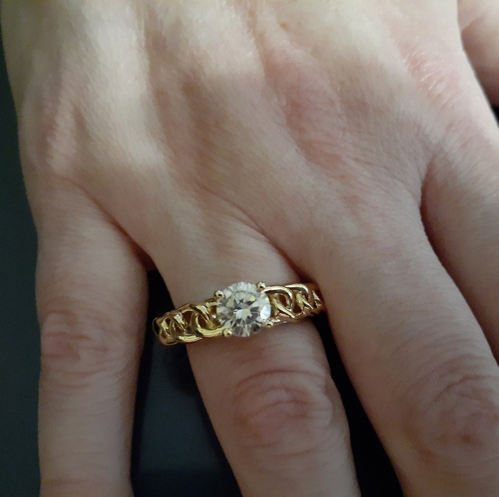 Moissanite ring - Picture 3 of 4